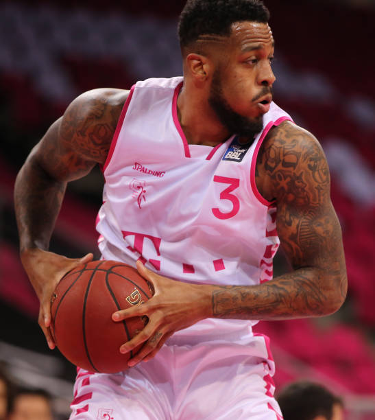 同时鼓励年 同时鼓励年